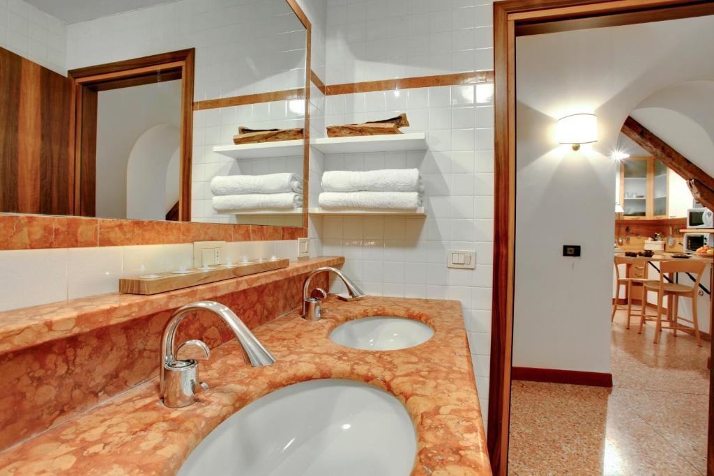 Ca' Cortigiane Suite Venice Room photo
